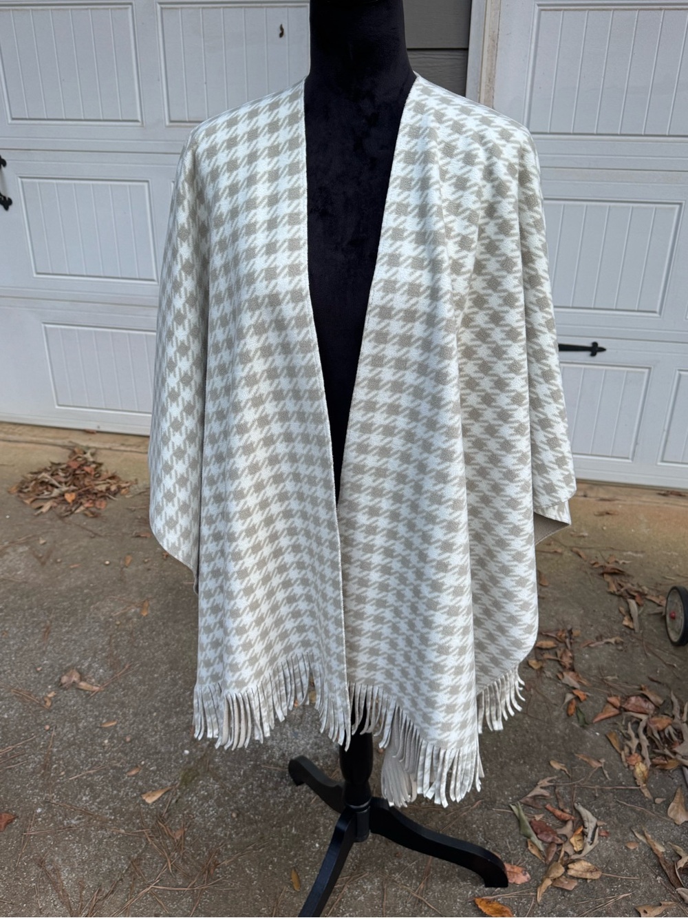 Evissa Cream and Beige Houndstooth Fringe Shawl Oversize